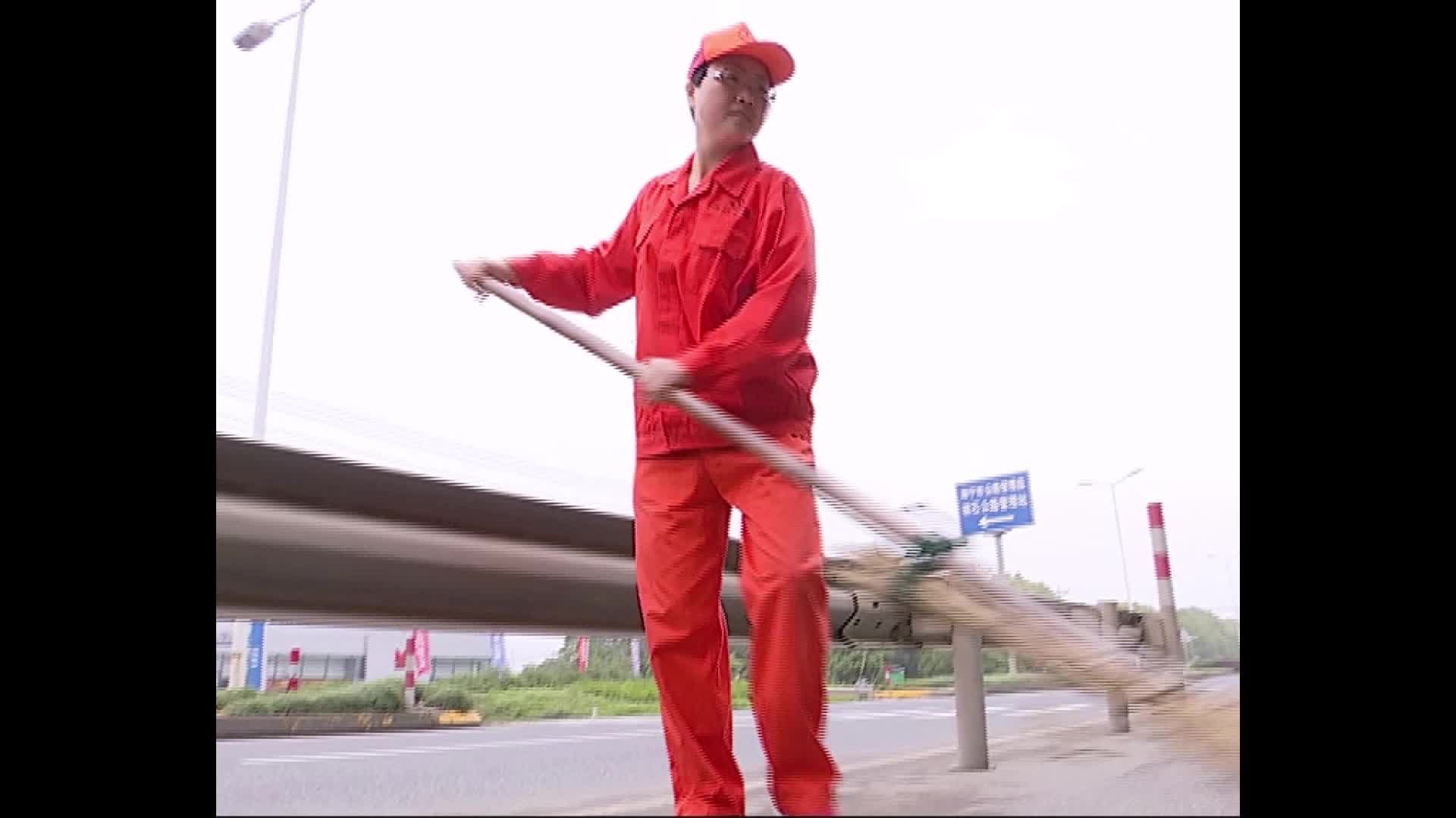公路站的女汉子